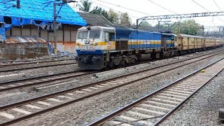 Train no.22159 (CSMT - MGR Chennai Sf Express) Crossing with CSMT local at masjid Railway station.