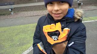 челлендж учимся кататься на роликах,/تشالنجر تعلم التزلج,Challenger Learning to Skate.