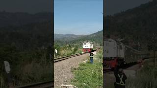 SALING SAPA ANTARA RAILFANS DAN KA 91 LODAYA PAGI DI SPOT EKSOTIS ‼️#shorts #shorts