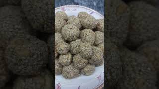 #YouTube shorts #Alsi k ladoo#till k ladoo#ytshorts #youtube #food world by naz