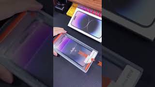 iPhone 14 Pro screen protector applying