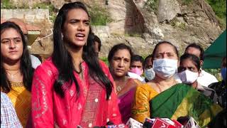 pv sindhu at Vijayawada temple