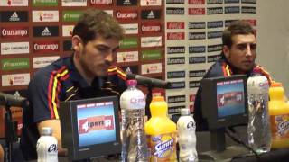 casillas y santi en rueda de prensa en mexico