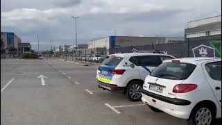 Gerard Piqué  llega al Cupra Arena   en un twingo