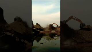 excavator penghancur batu di laut #shorts #viral #trending #mencarimainan