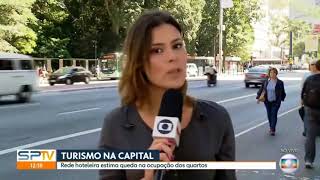 Rapaz mostra dedo do meio em jornal da Globo e repórter dá bronca