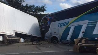 URGENTE!! ÔNIBUS QUE LEVAVA TIME DO BAHIA SOFRE ACIDENTE E DEIXA 2 MORTOS!!