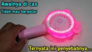 DI CAS..TIDAK MAU BERPUTAR KIPAS MINI KARAKTER LED INI,TERNYATA ININYA RUSAK #kipasangin #kipasmini