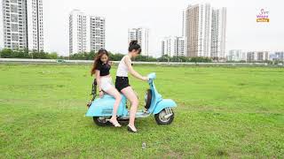 The battle of 2 girls with the vespa - Gift video