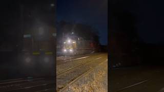 CSX 7868 YN2 Dash8 leads CSX M403 with a friendly crew  & a Nice K5LA through Piscataway,NJ!