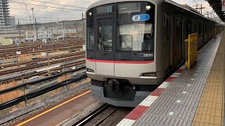 東急5080系で海老名駅/Tokyu 5080 series at Ebina station.