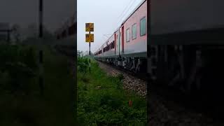 04318 Dehradun-Indore Spl Train accelerating with wonderful honking 🔥🔥      #shorts