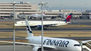 Delta A350 landing at HND