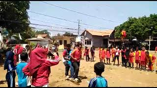 Lomba Bakiak Dewan guru... suporternya kece baday....