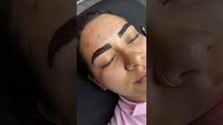 Mi cliente quería unas cejas muy discretas #micropigmentaciondecejas #microblading #shading #cejas