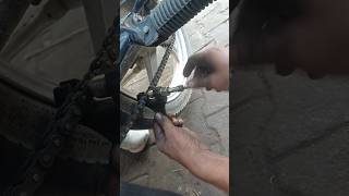 bike ki chain cut karne ka esy trik.      bike ki chain  ki kadi nikalne ka sahi tarika