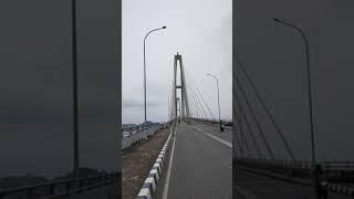 pemandangan ratusan kapal batubara dari atas jembatan mahkota dua Samarinda.