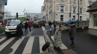 L'impunité devant des chauffards devant la PN: sens interdit, feux rouges, voies bus/vélo, téléphone