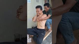 Badan di-KERETEK || Oleh Pak SAIDIN - pakar Pijat Urut / Refleksi