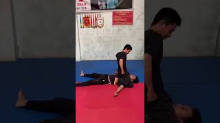 Cách Khống Chế Khi Bị Ngã #kungfu #vothuat #tuve #shorts