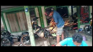 Proses motong" satria FU modif crf