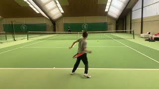 Niklas Kochta (9) - easy hitting with mummy #tenniskid #tennispro #tennis