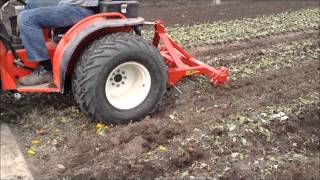 Carraro SN6500 Wifo WK3TSB Woeler breekt grond onder glas in chrysantenkwekerij