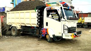 Mobil Dump Truk Jomplang ISUZU ELF JOMPLANG MUATAN FULL BAK KESULITAN