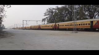 SECUNDERABAD-MUMBAI CSMT DEVGIRI EXPRESS 17058 RUSHING TOWARDS NIZAMABAD