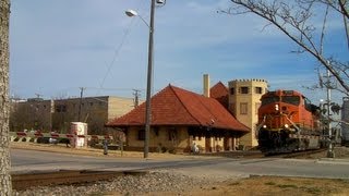 A couple trains on the BNSF at Waxahachie, Tx. 12/29/2012 ©