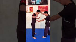 Kỹ Năng Tự Vệ Khi Bị Tún Tóc Kề Dao #kungfu #vothuat #tuve #shorts