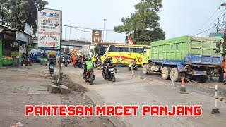 Pantesan macet panjang jalan depan pasar cileungsi dalam perbaikan