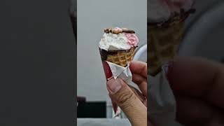 Makan eskrim yang banyak