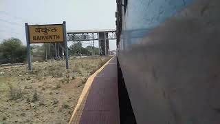 17005 Hyderabad Raxaul express thrashing baikunth crossing with Pune Azad hind & Howrah ADI express.