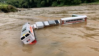 Drama Mencari dan Merakit Kereta Api Di Kolam Berenang,CC206,CC203,CC201 Perumka & Gerbong Panjang