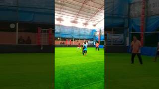 বলেন তো দেখি ফুটবলের রাজা বলা হয় কাকে #dilwarmamun #football #shortvideo #ytshorts #indoor #trending