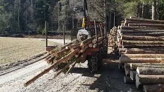 Valmet 605.Offloading timber (wood).