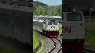 LIUKAN KA ARGO SEMERU SPOT LETER S SENTOLO KULONPROGO #kai #keretaapi #sepur #keretaapiindonesia