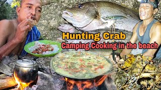 hunting Crab and cooking, camping fishing in the beach