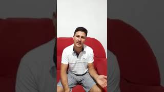 Homem grava vídeo para se retratar