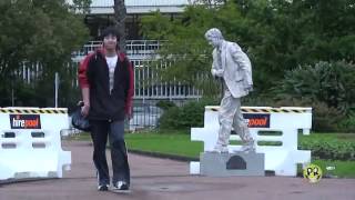 статуя пугает-FUNNY STATUE SCARES.flv