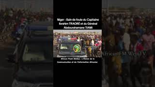 Niger - Bain de foule du Capitaine Ibrahim TRAORÉ et du Général Abdourahamane TIAMI