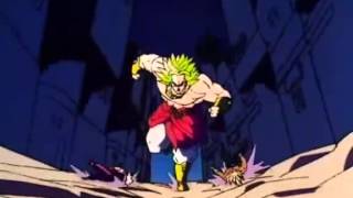 Broly patea a Piccoro como una pelota de futbol