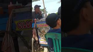 Makan Mie Ayam Di Depan RUMAH MAKAN AROMA peristirahatan Bus Dewi Sri#pantura