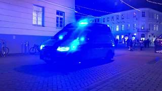 Tartu kiirabi vilkuritega/Estonian ambulance in blue lights