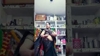 Kaise Bani Kaise Bani Gulabi Bina Chatni Kaise Bani Mini block Mein dance ki video #kunbi #duniya