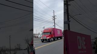 Freightliner truck w/ deep horns gives 2 SAAHC’s at south Plainfield,NJ!