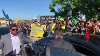 Bolsonaro é recebido com festa em Petrolina-PE