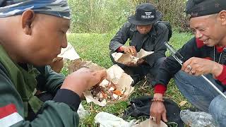 Makan jengkol Ikan Asin cabe ijo Bersama Pembolang Bambu Unik