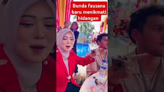 Bunda fauzana lagi menikmati hidangan